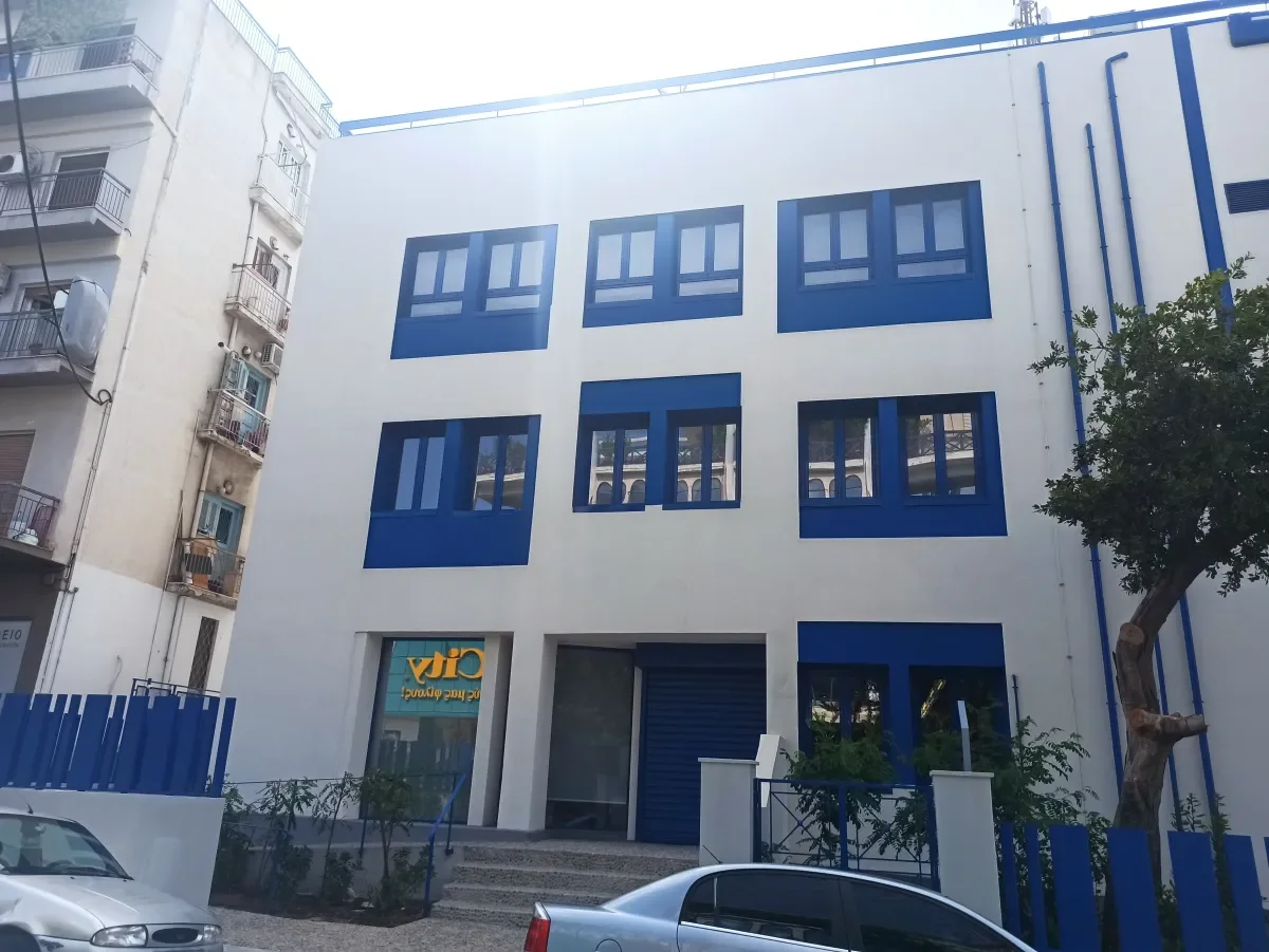 Φωτογραφία από εξωτερικό κτηρίου Δάφνης